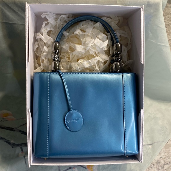 Christian Dior Maris Pearl Logo Patent Leather Handbag - Picture 17 of 17